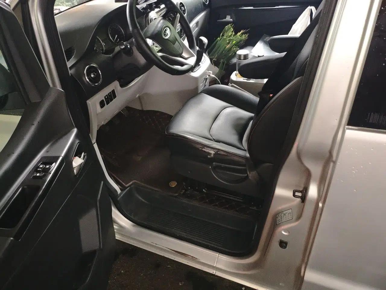 JAC Refine M3 2019 IKEA Edition 1.8L Luxury Smart Model — миниатюра 17