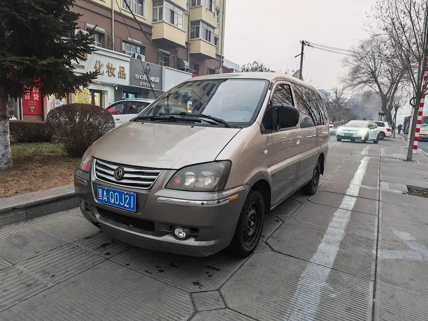 Lingzhi 2013 V3 1.5L 7-seater Standard II — миниатюра 1