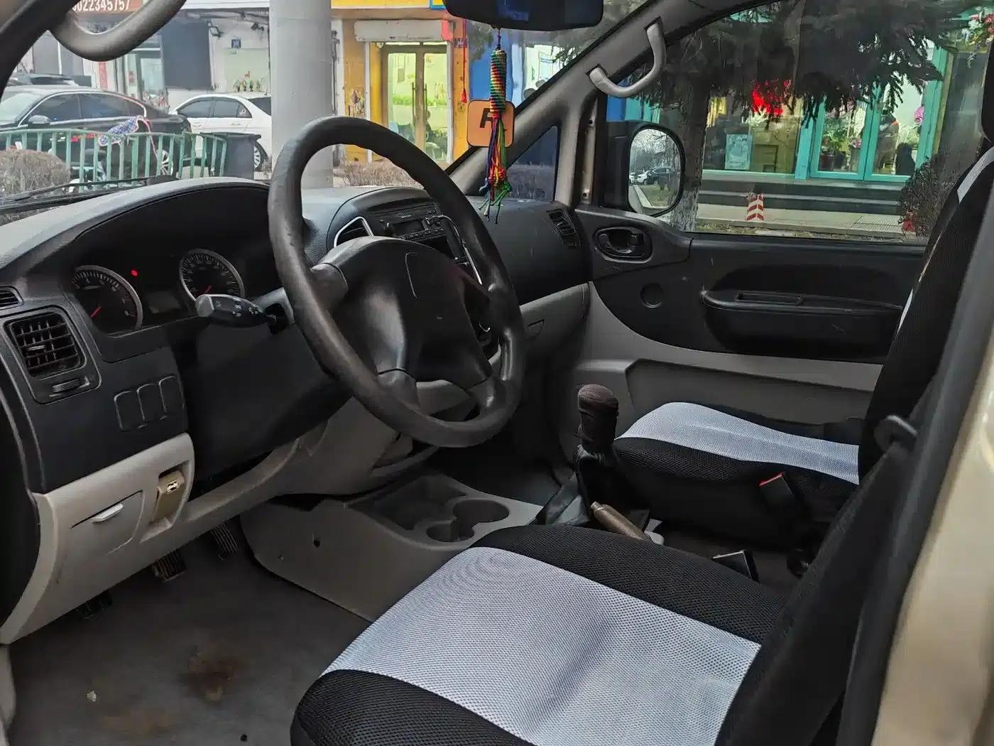 Lingzhi 2013 V3 1.5L 7-seater Standard II — миниатюра 7