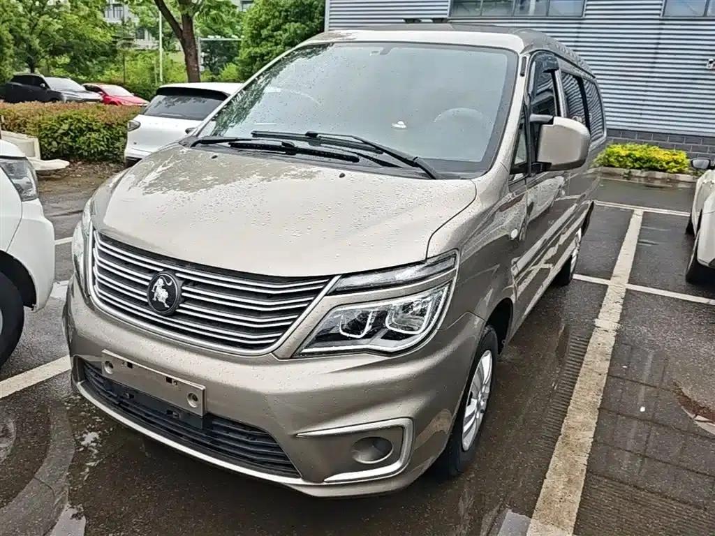 Lingzhi 2022 M5L 1.6L Practical 7-Seater — миниатюра 1