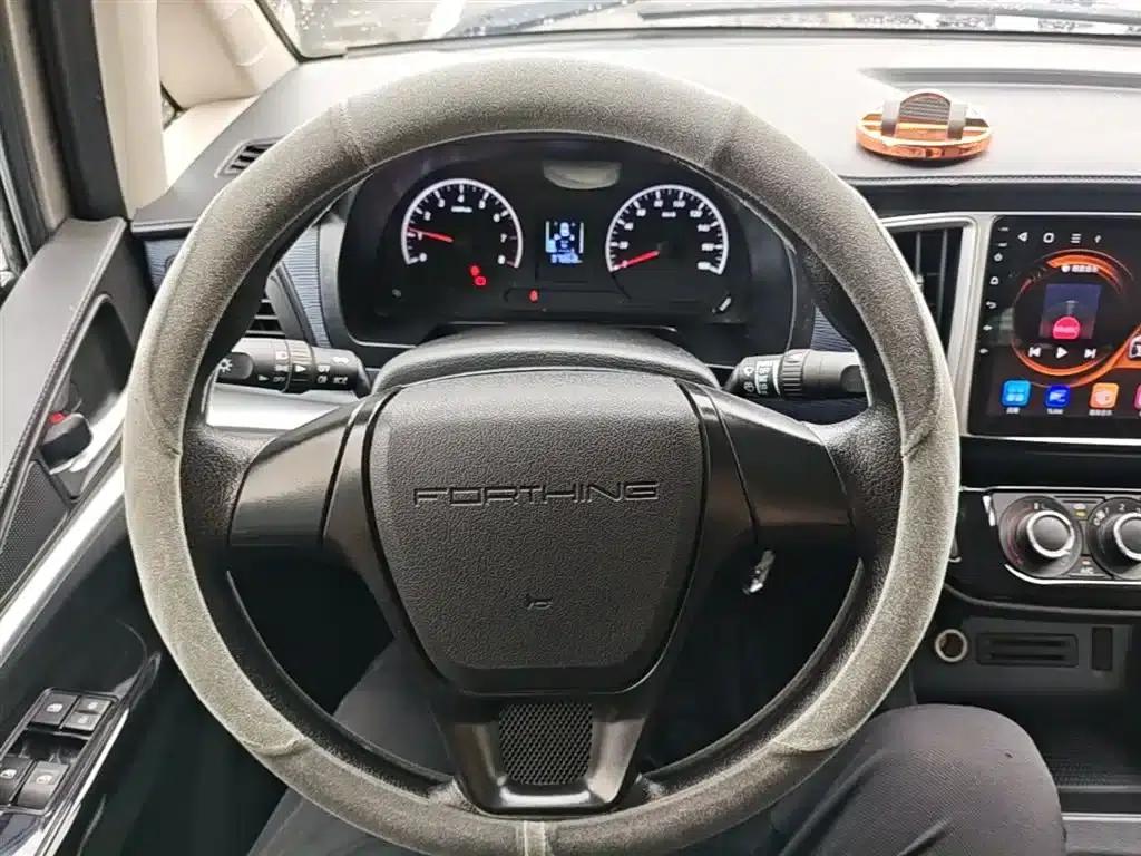 Lingzhi 2022 M5L 1.6L Practical 7-Seater — миниатюра 11