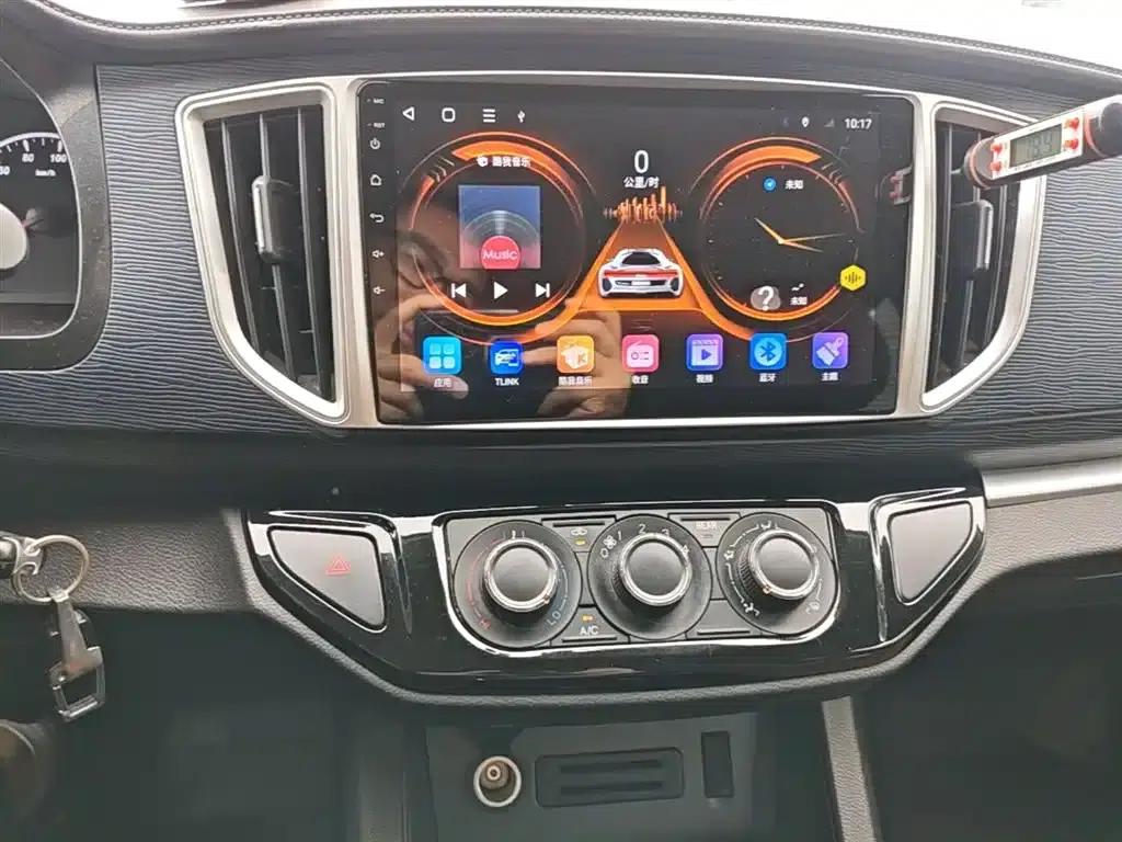 Lingzhi 2022 M5L 1.6L Practical 7-Seater — миниатюра 13