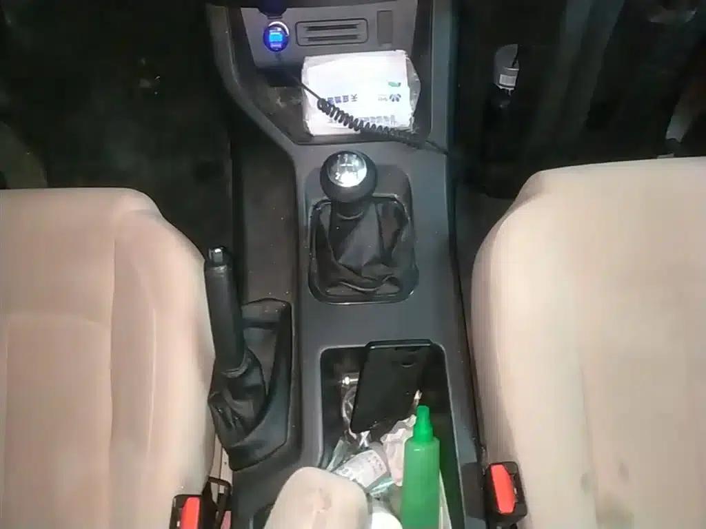 Lingzhi 2022 M5 1.6L Practical 5-Seater — миниатюра 14