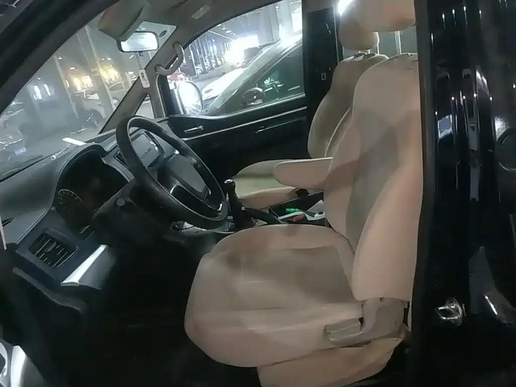 Lingzhi 2022 M5 1.6L Practical 5-Seater — миниатюра 15
