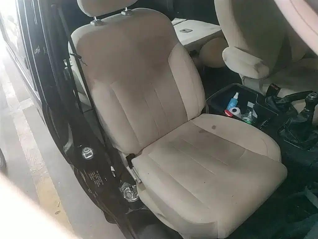 Lingzhi 2022 M5 1.6L Practical 5-Seater — миниатюра 25