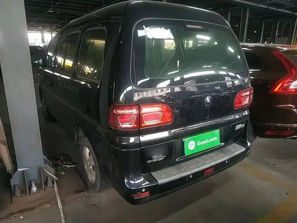 Lingzhi 2022 M5 1.6L Practical 5-Seater — миниатюра 5