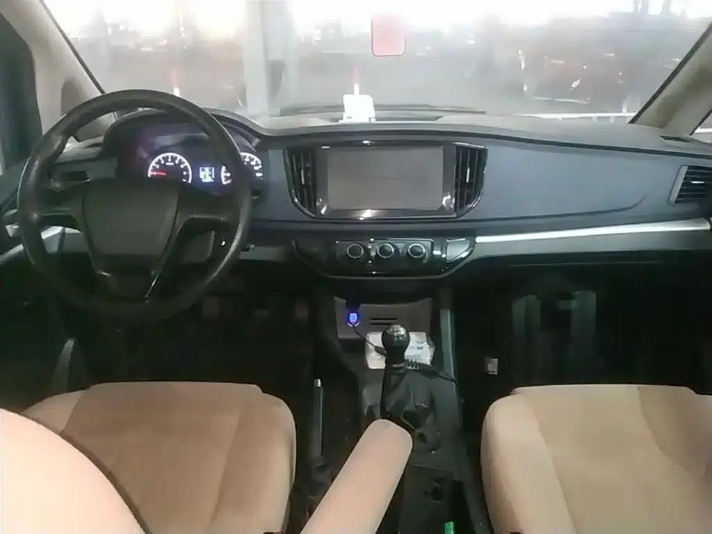 Lingzhi 2022 M5 1.6L Practical 5-Seater — миниатюра 10