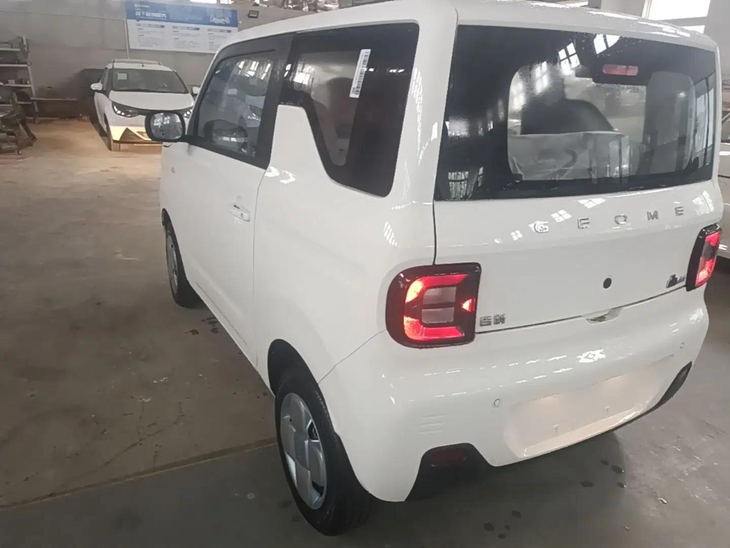 Geely Galaxy Panda 2024 Panda Mini 200km Endurance Bear — миниатюра 4