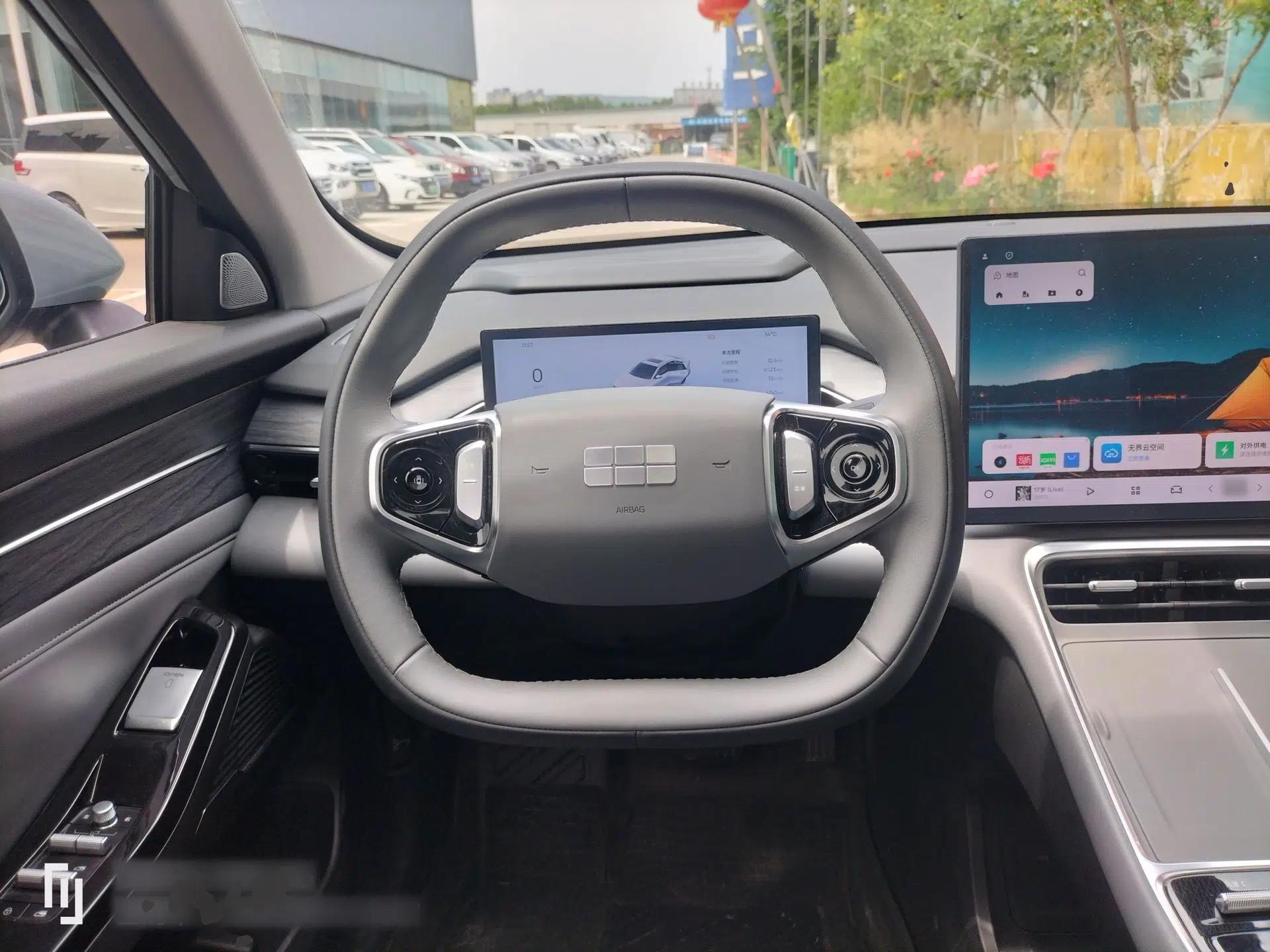 Geely Galaxy L6 2025 EM-i 140km Explorer+ Edition — миниатюра 14