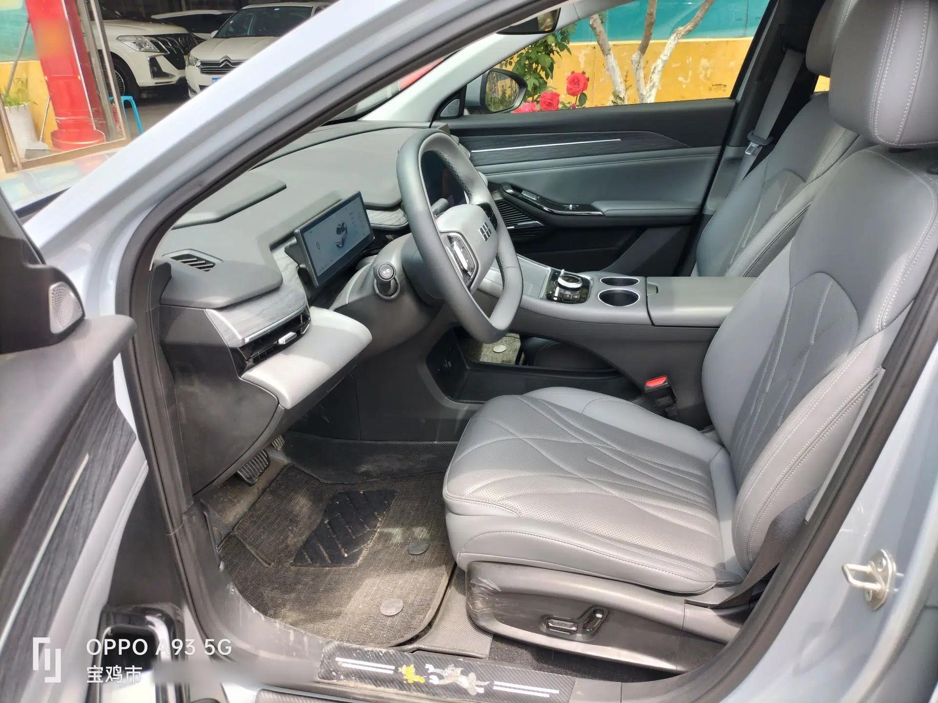 Geely Galaxy L6 2025 EM-i 140km Explorer+ Edition — миниатюра 18