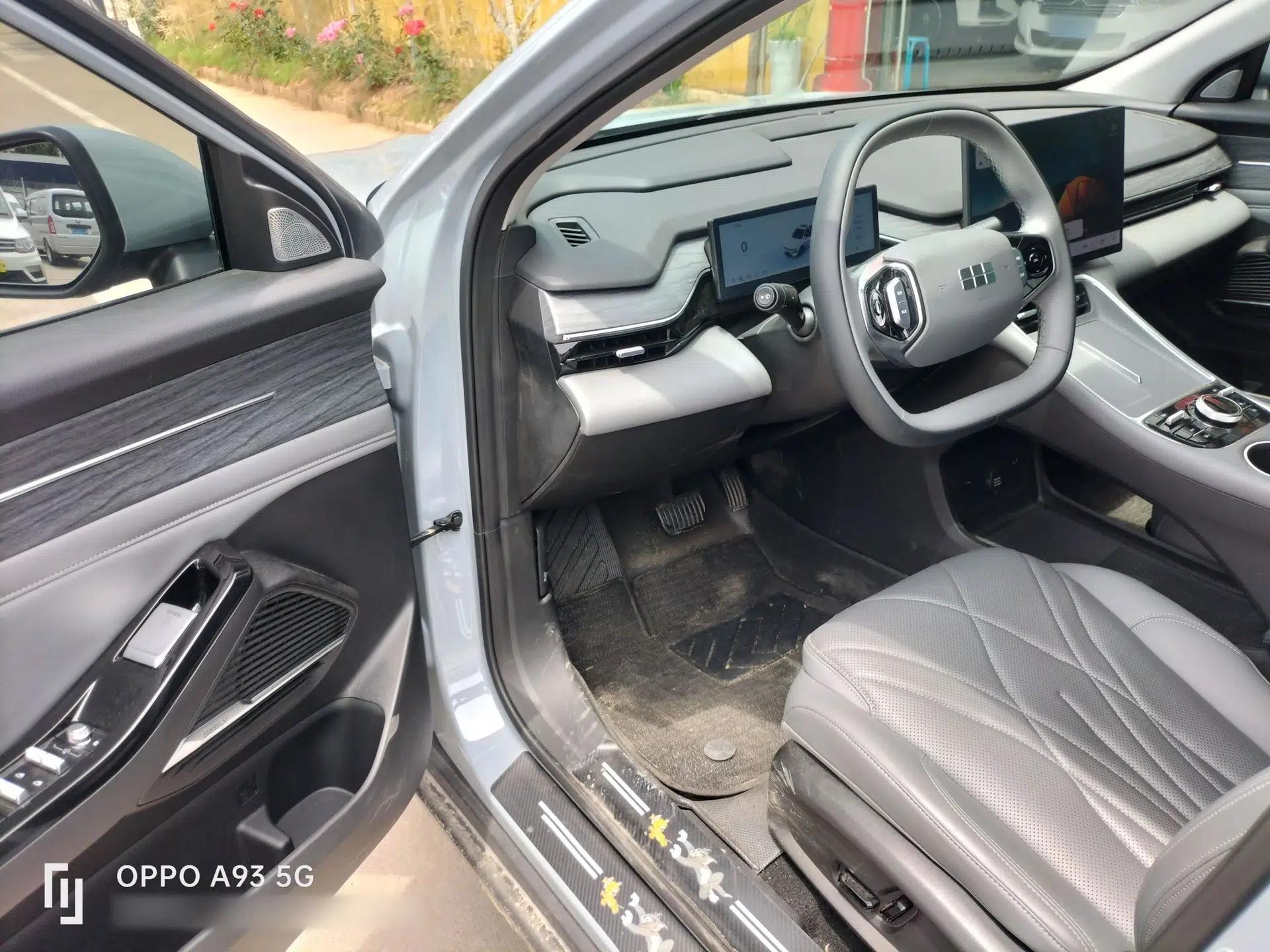 Geely Galaxy L6 2025 EM-i 140km Explorer+ Edition — миниатюра 19
