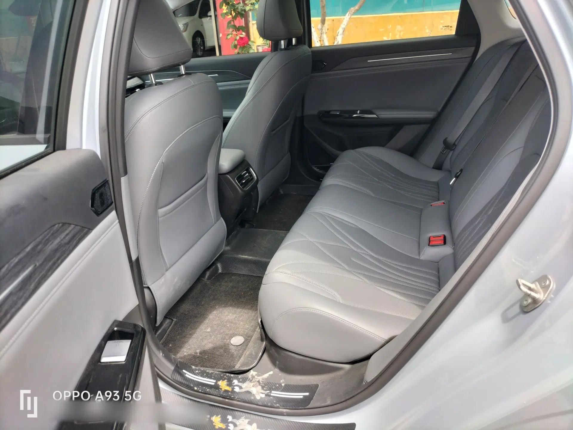 Geely Galaxy L6 2025 EM-i 140km Explorer+ Edition — миниатюра 20