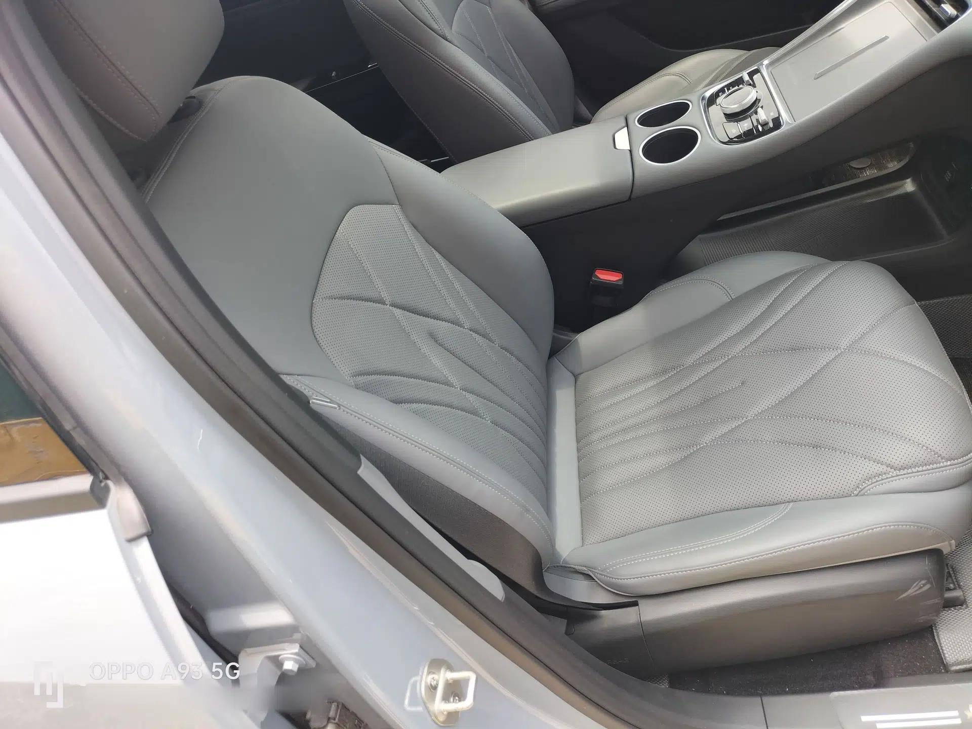 Geely Galaxy L6 2025 EM-i 140km Explorer+ Edition — миниатюра 23