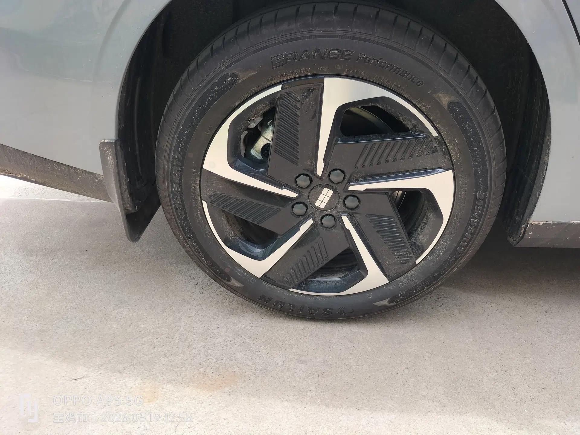 Geely Galaxy L6 2025 EM-i 140km Explorer+ Edition — миниатюра 10
