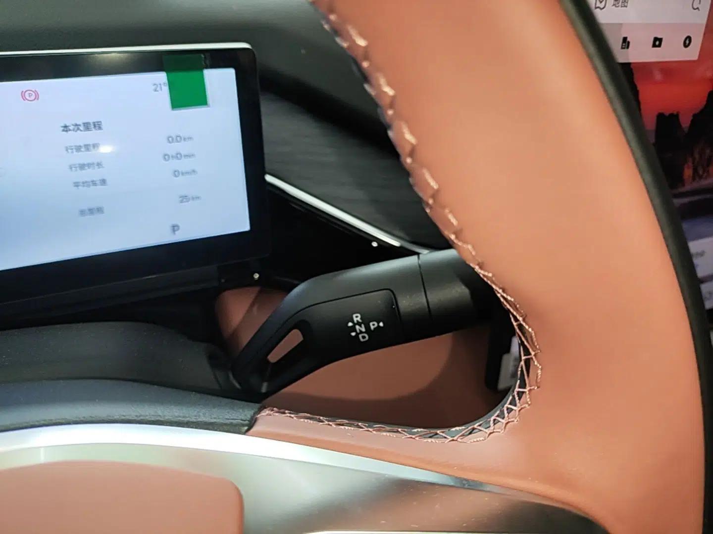 Geely Galaxy L6 2025 EM-i 140km Explorer+ Edition — миниатюра 17