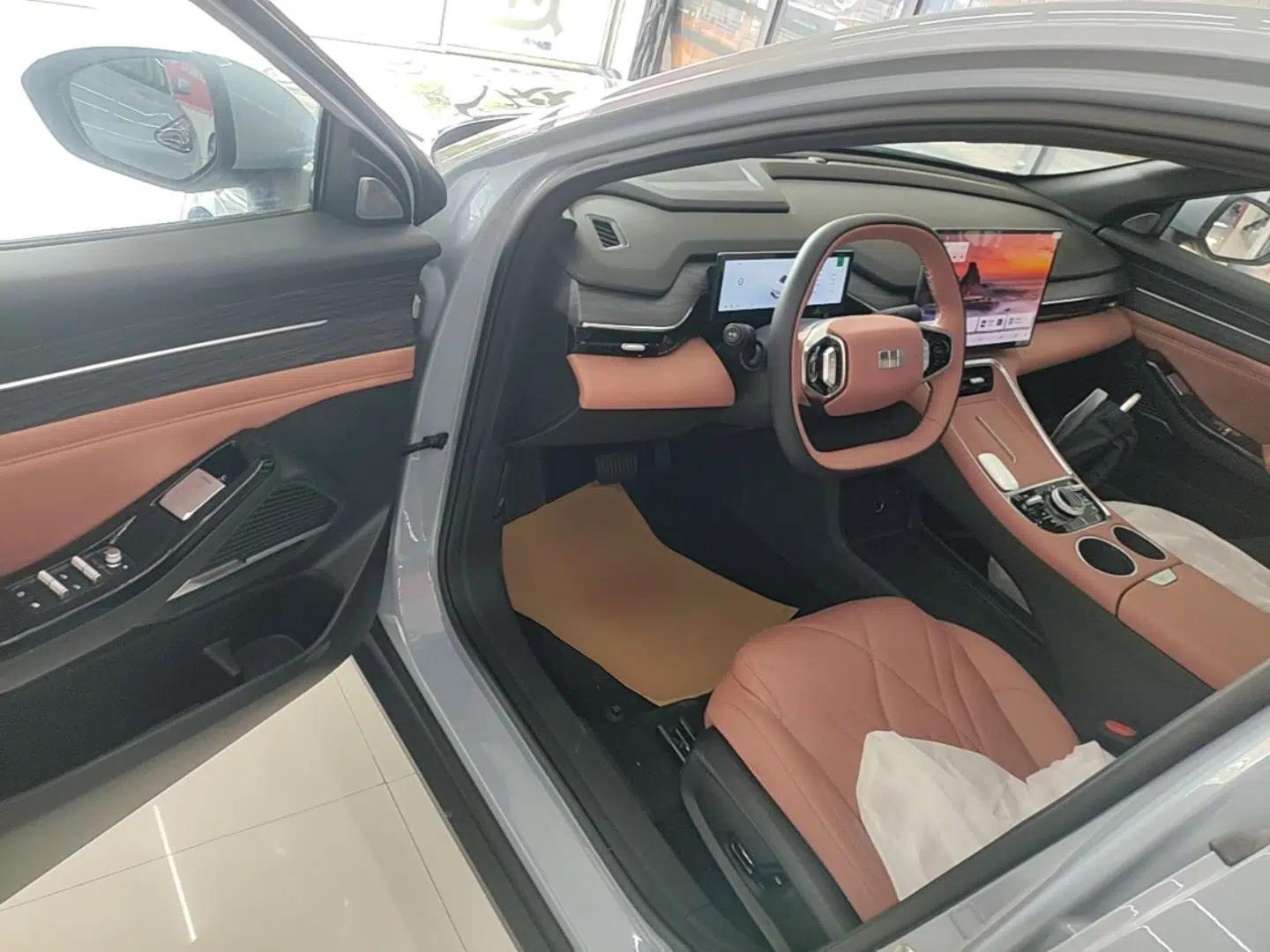 Geely Galaxy L6 2025 EM-i 140km Explorer+ Edition — миниатюра 19