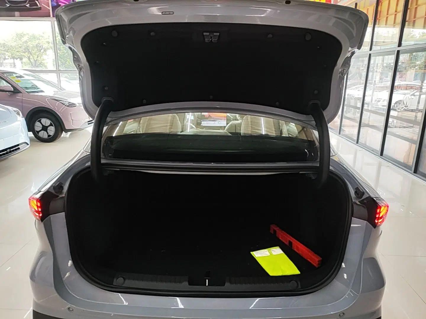 Geely Galaxy L6 2025 EM-i 140km Explorer+ Edition — миниатюра 22
