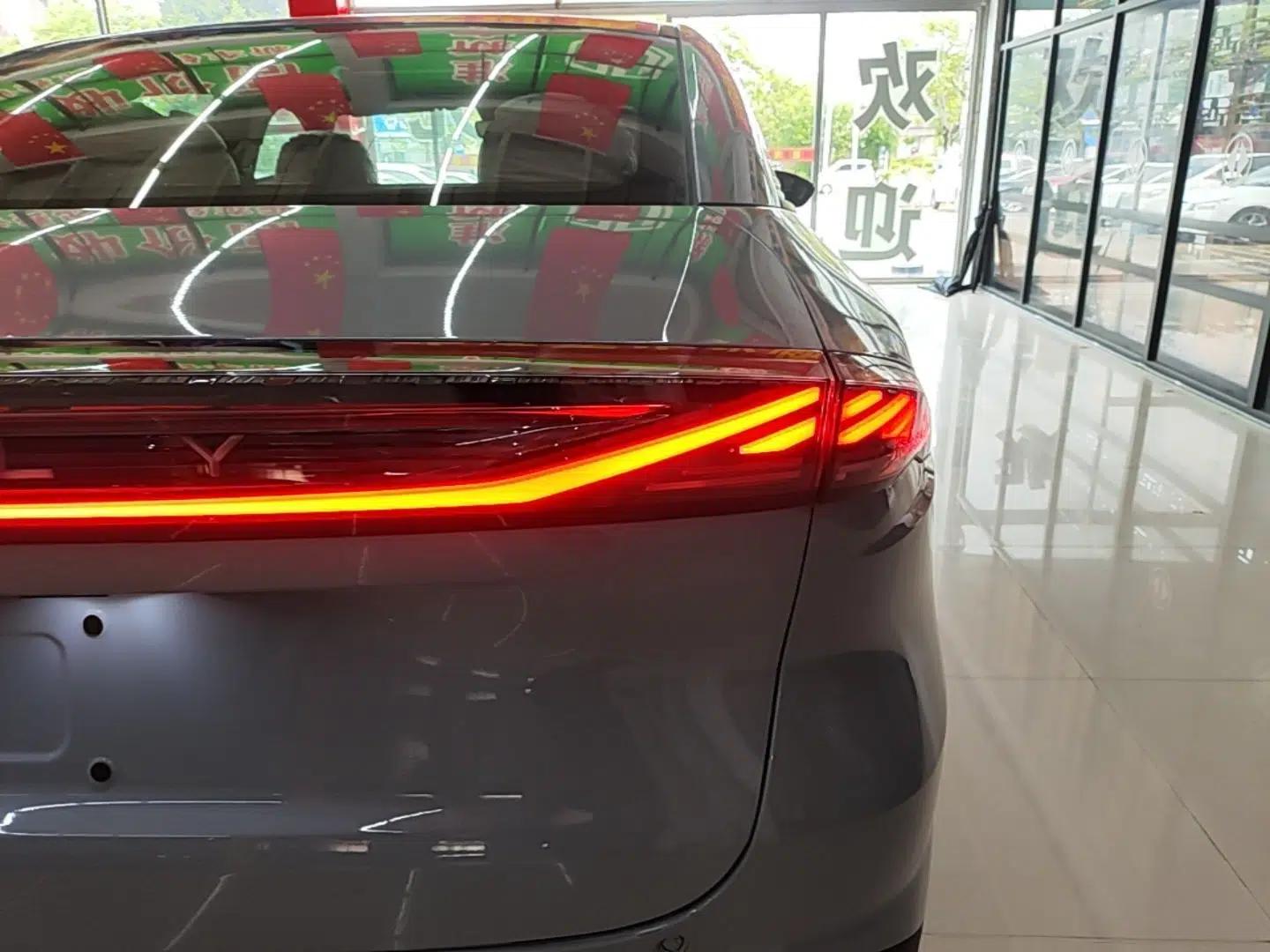 Geely Galaxy L6 2025 EM-i 140km Explorer+ Edition — миниатюра 7