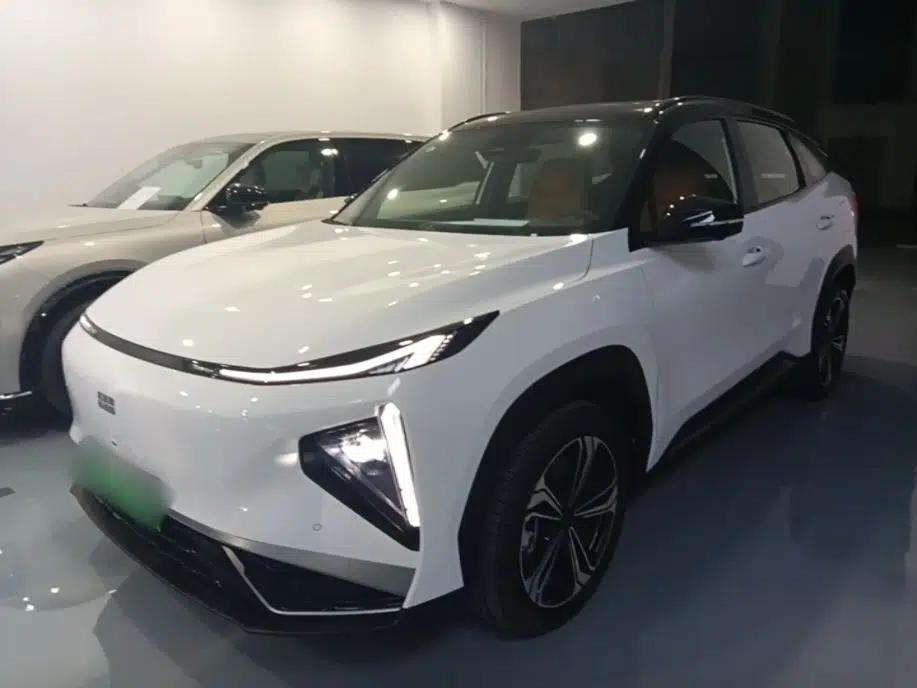 Geely Galaxy L7 2025 EM-i 115km Exploration+ Edition — миниатюра 1