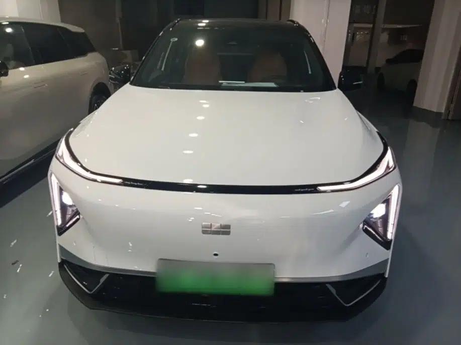 Geely Galaxy L7 2025 EM-i 115km Exploration+ Edition — миниатюра 2