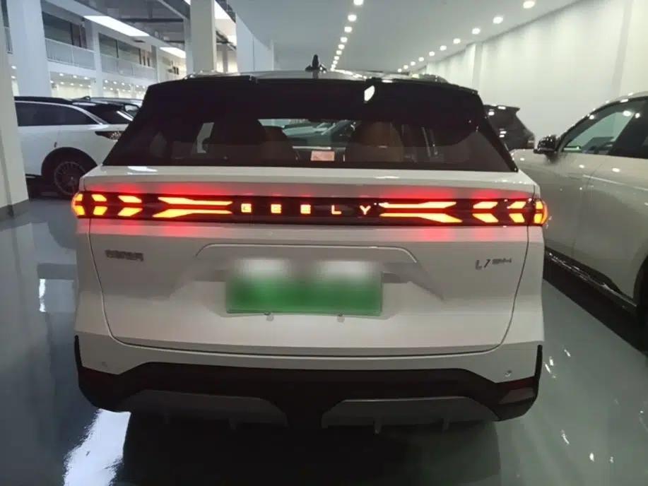 Geely Galaxy L7 2025 EM-i 115km Exploration+ Edition — миниатюра 5