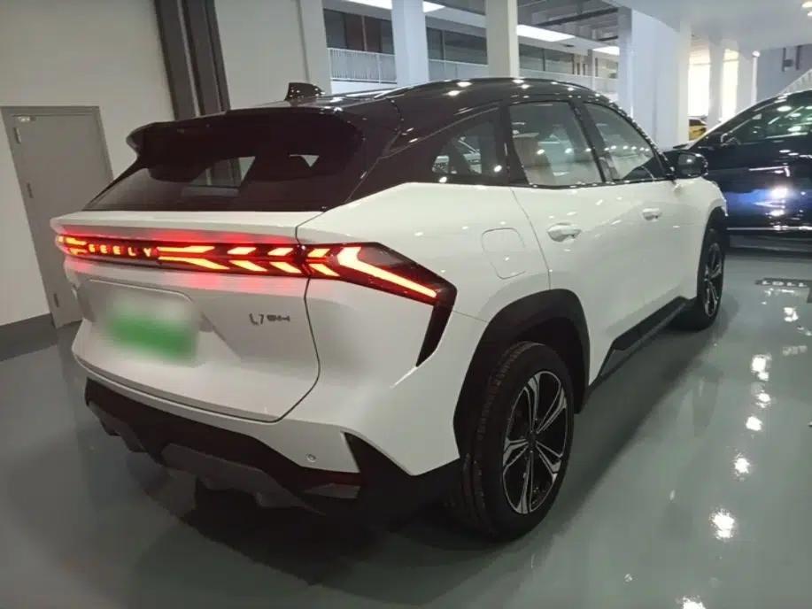 Geely Galaxy L7 2025 EM-i 115km Exploration+ Edition — миниатюра 6