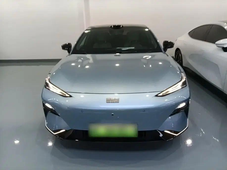 Geely Galaxy E8 2025 620 km All-Wheel Drive Starship LiDAR-Enabled Intelligent Driving Version — миниатюра 2