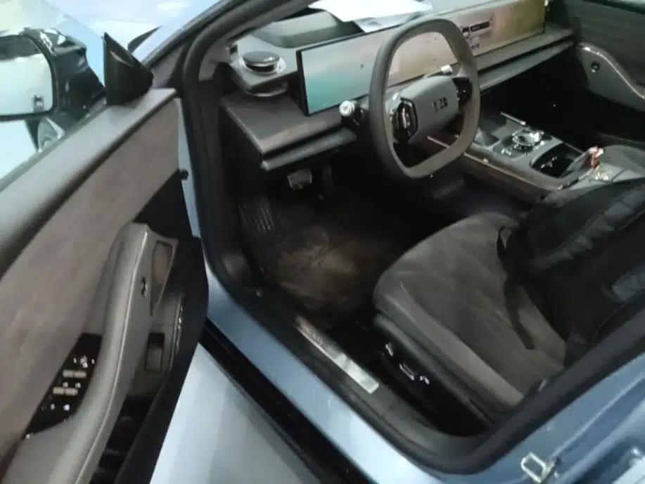 Geely Galaxy E8 2025 620 km All-Wheel Drive Starship LiDAR-Enabled Intelligent Driving Version — миниатюра 19