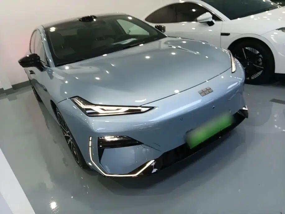 Geely Galaxy E8 2025 620 km All-Wheel Drive Starship LiDAR-Enabled Intelligent Driving Version — миниатюра 3