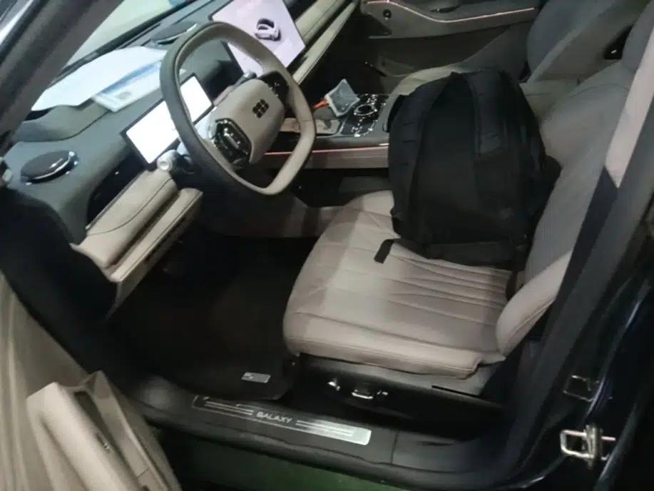 Geely Galaxy 8 2025 130km EM-P Starship Edition — миниатюра 18