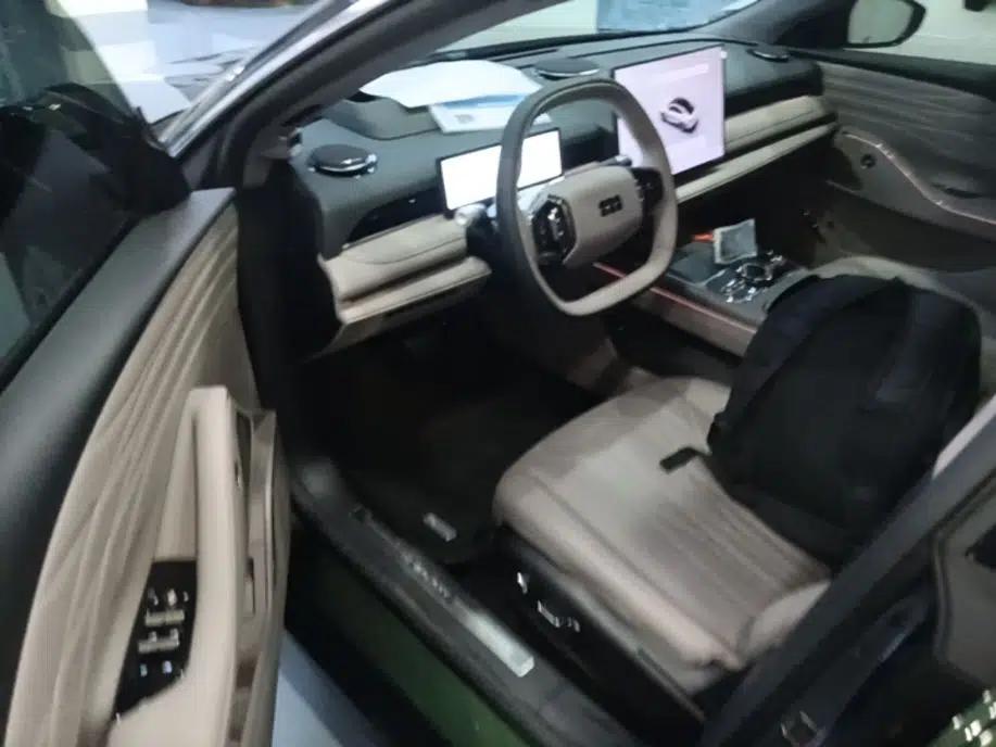 Geely Galaxy 8 2025 130km EM-P Starship Edition — миниатюра 19