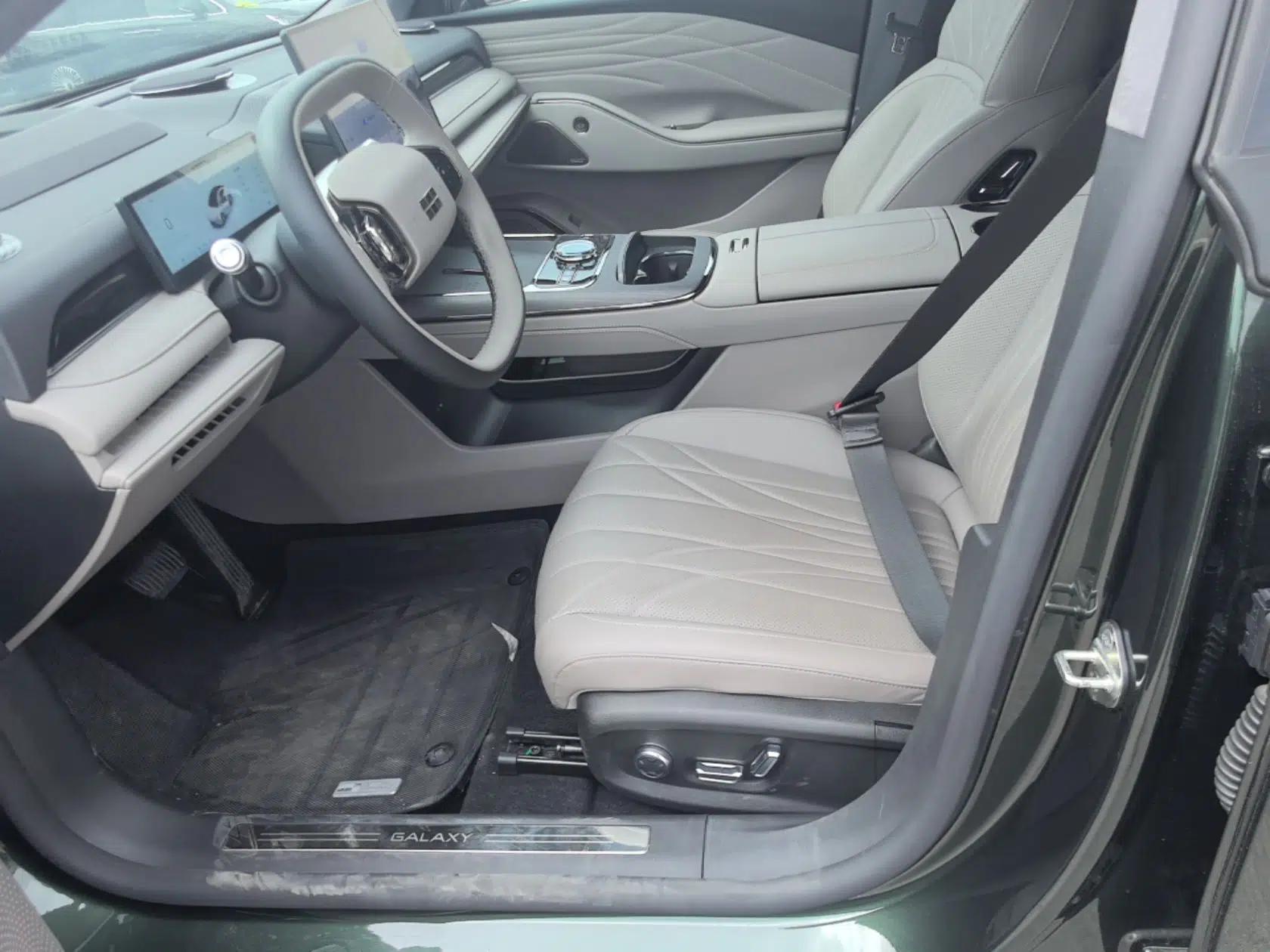 Geely Galaxy 8 2025 130km EM-P Starship Edition — миниатюра 18
