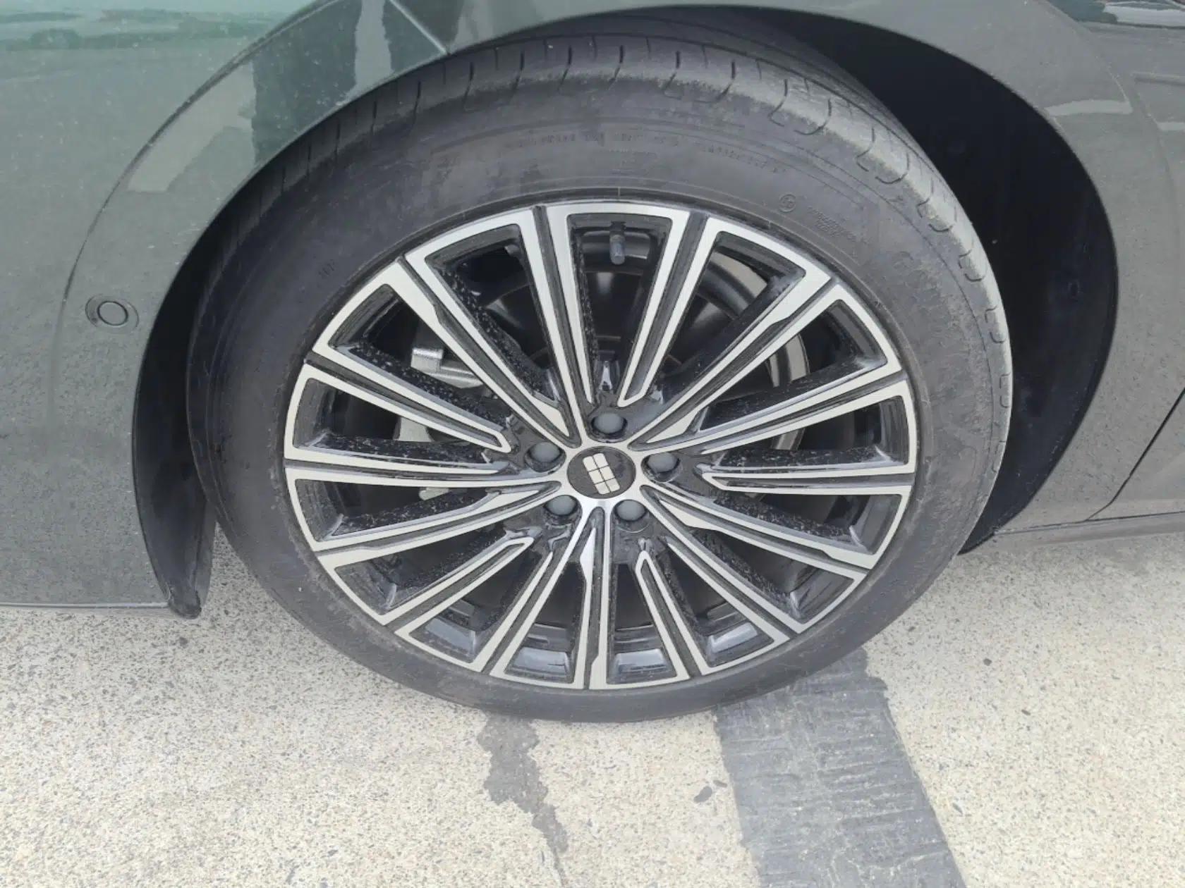 Geely Galaxy 8 2025 130km EM-P Starship Edition — миниатюра 8