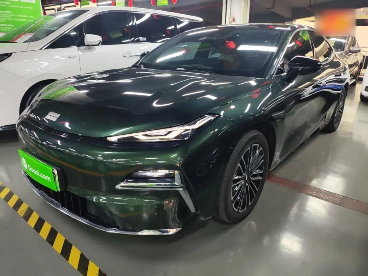 Geely Galaxy 8 2025 130km EM-i Deluxe Edition — миниатюра 1