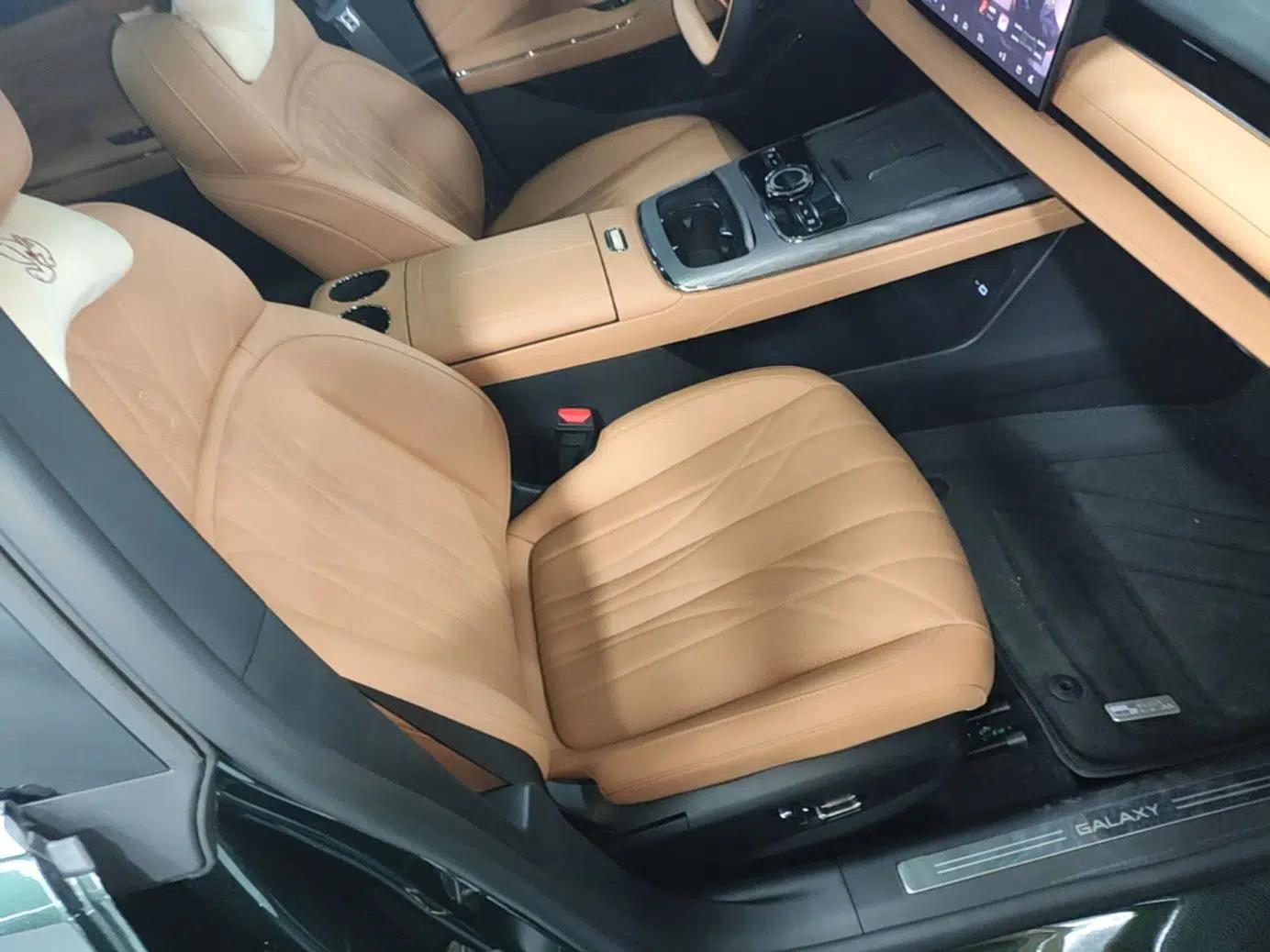 Geely Galaxy 8 2025 130km EM-i Deluxe Edition — миниатюра 23