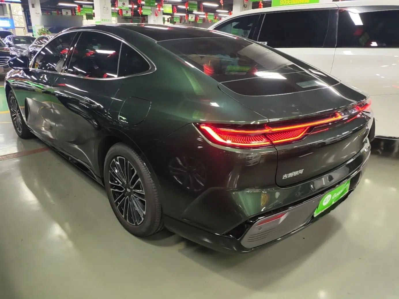 Geely Galaxy 8 2025 130km EM-i Deluxe Edition — миниатюра 4