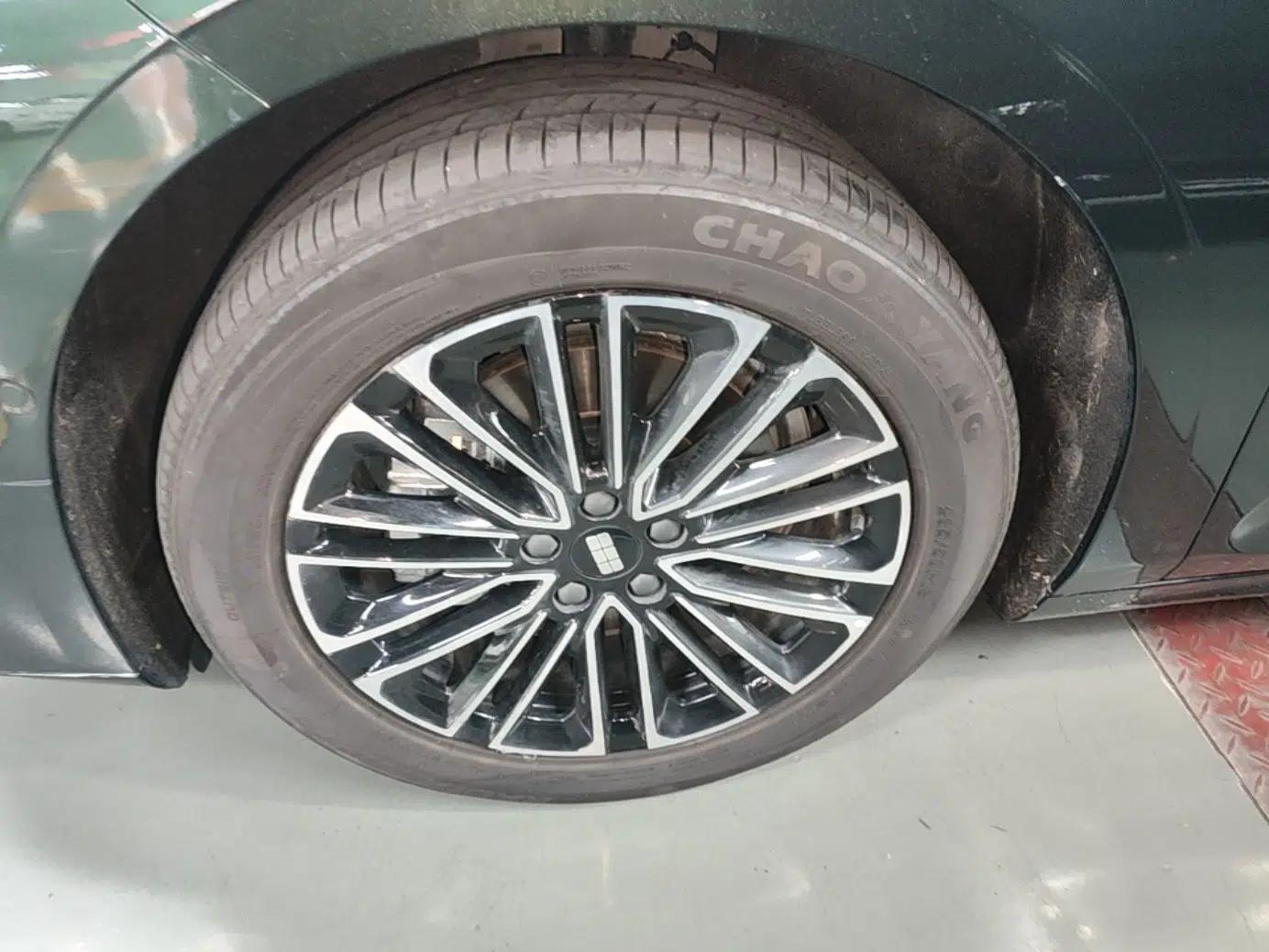 Geely Galaxy 8 2025 130km EM-i Deluxe Edition — миниатюра 8