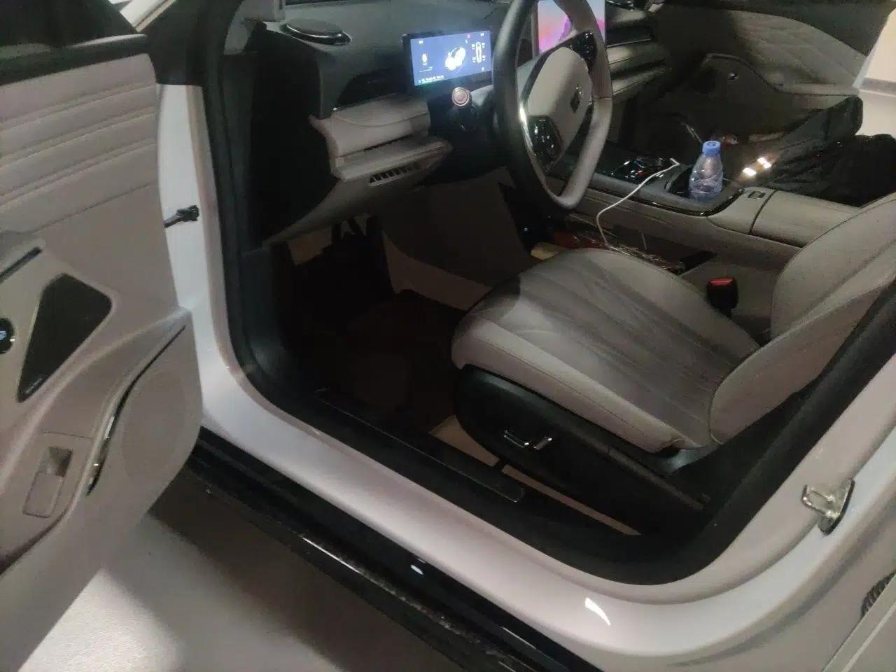 Geely Galaxy 8 2025 130km EM-i Prestige Edition — миниатюра 17