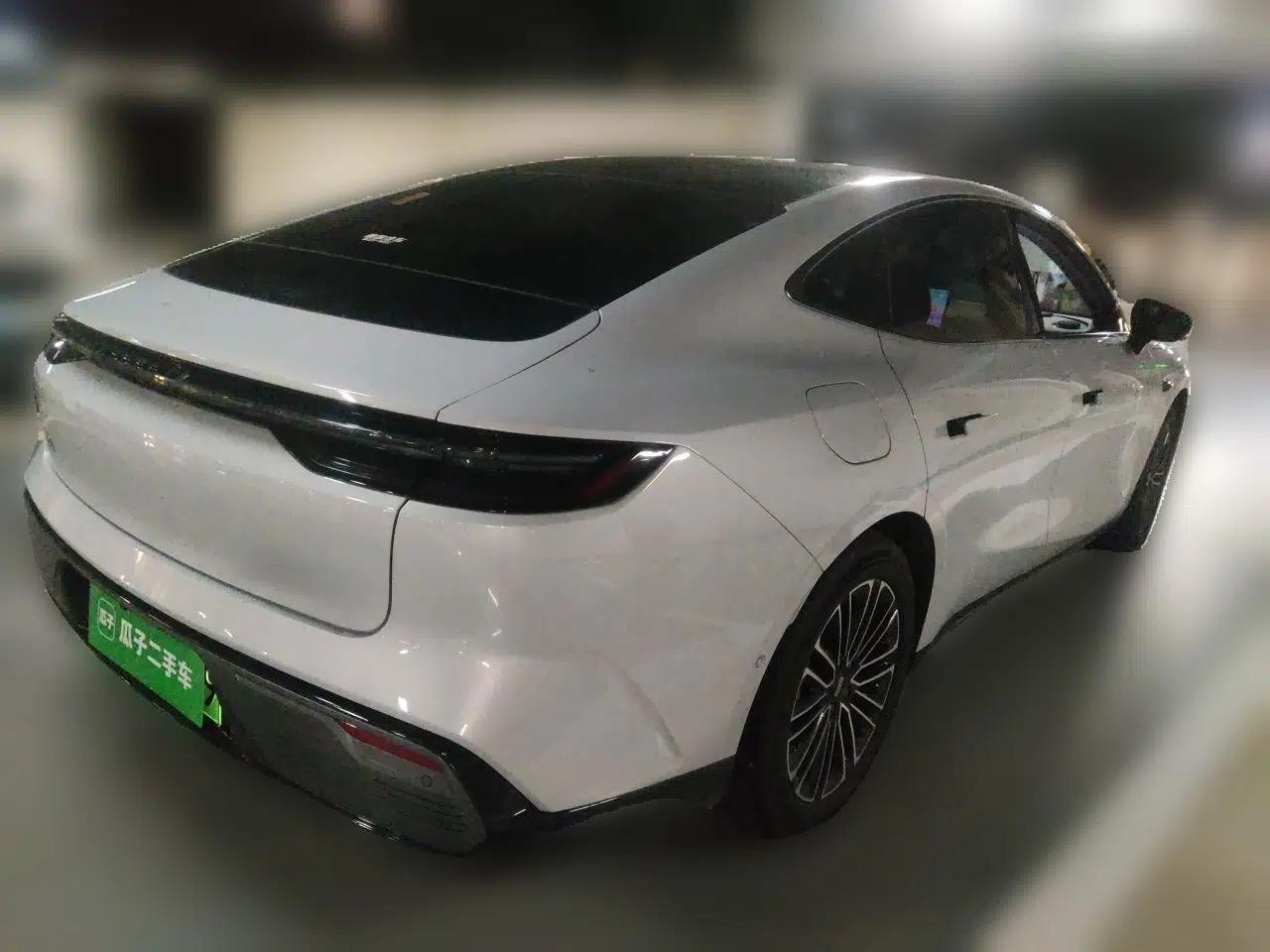 Geely Galaxy 8 2025 130km EM-i Prestige Edition — миниатюра 6