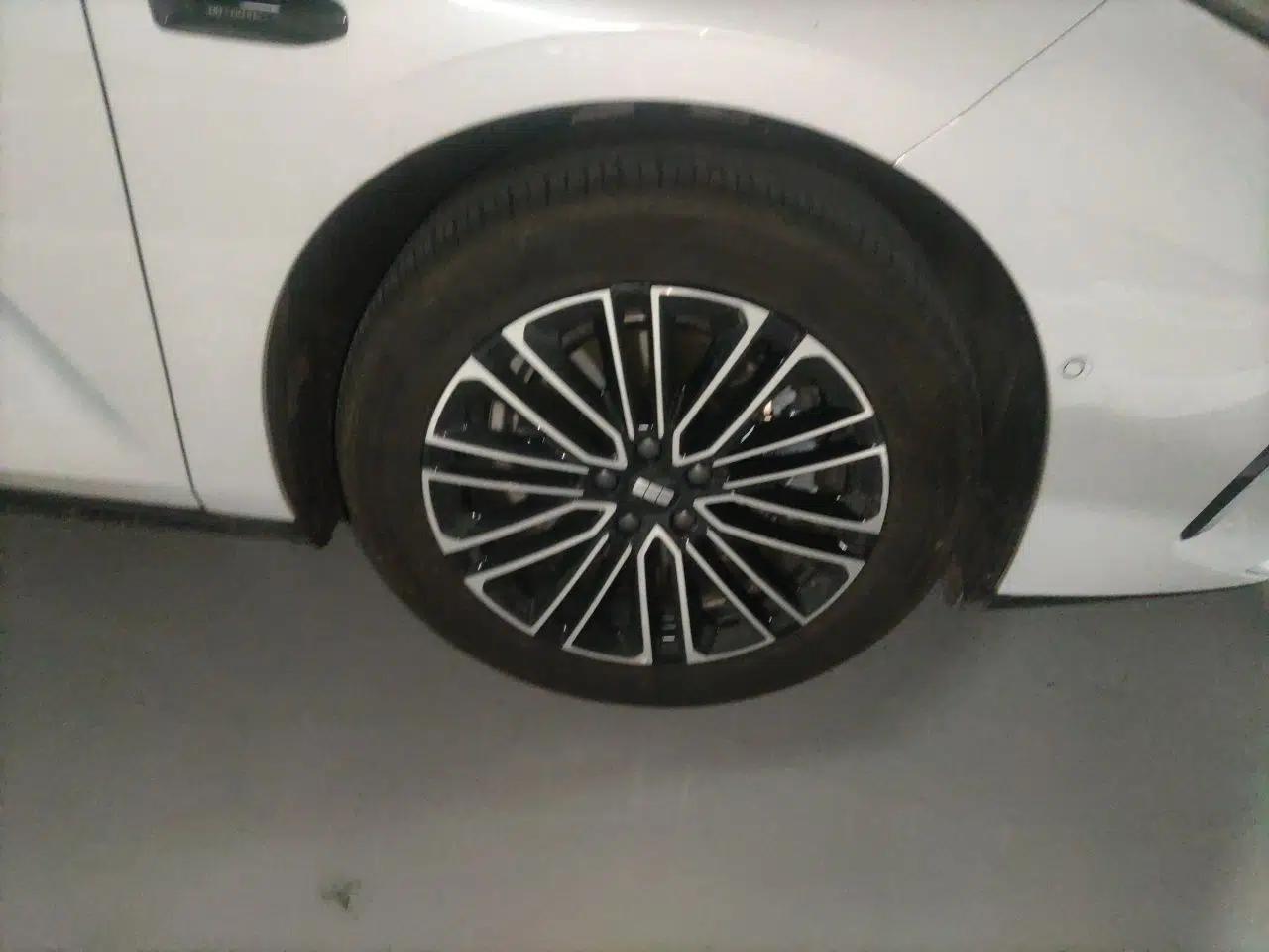 Geely Galaxy 8 2025 130km EM-i Prestige Edition — миниатюра 8