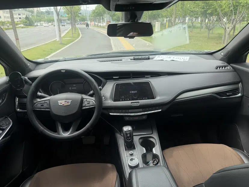 Cadillac XT4 2018 28T Two-Wheel Drive Leading Version — миниатюра 7