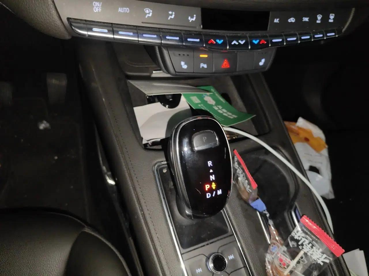 Cadillac XT4 2021 28T Two-Wheel Drive Leading Version — миниатюра 15