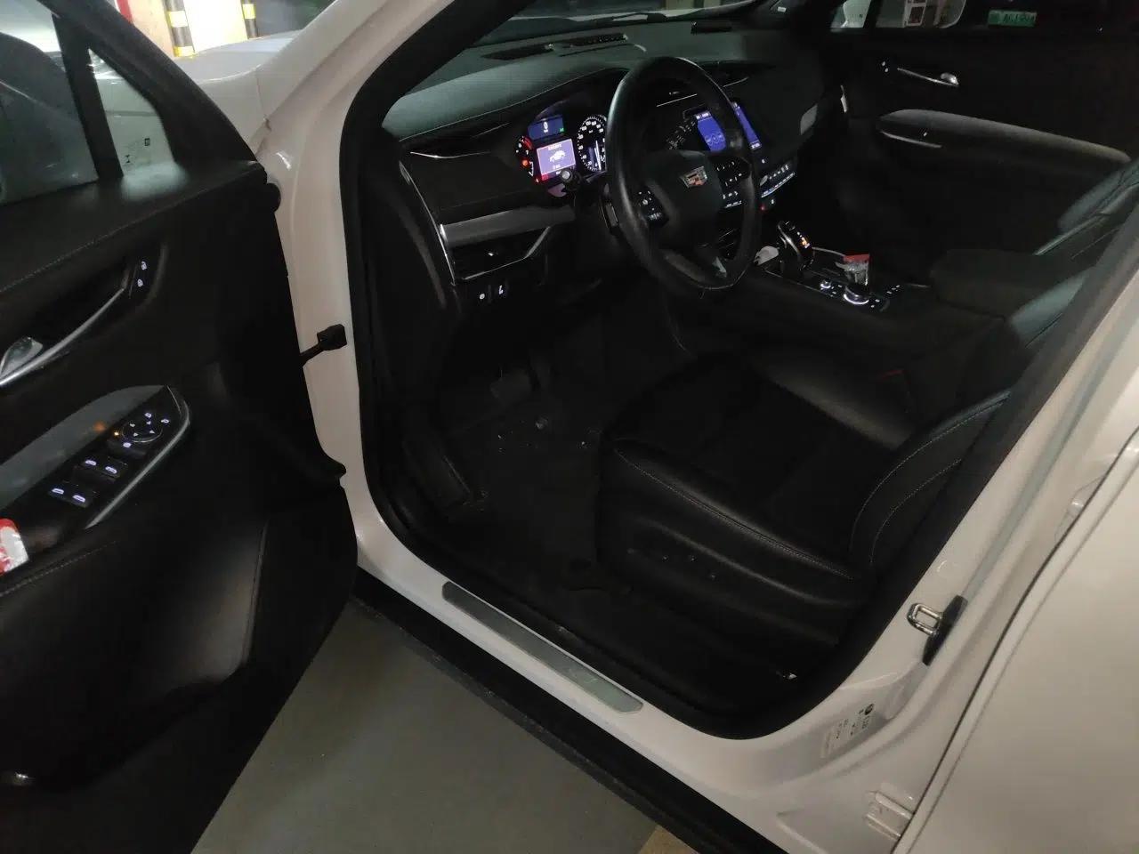 Cadillac XT4 2021 28T Two-Wheel Drive Leading Version — миниатюра 17