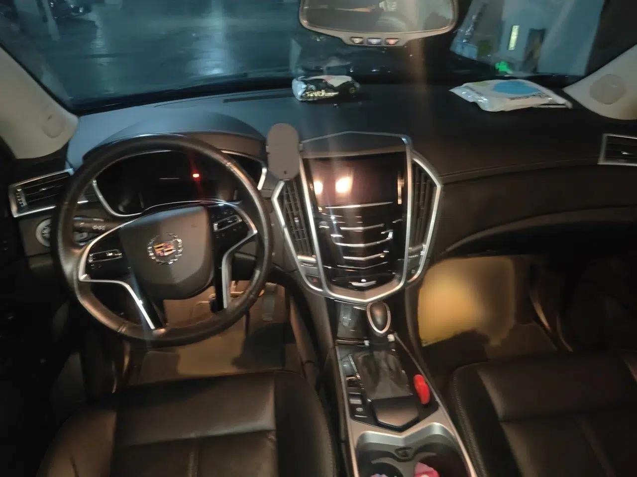 Cadillac SRX 2015 3.0L Comfort Version — миниатюра 18