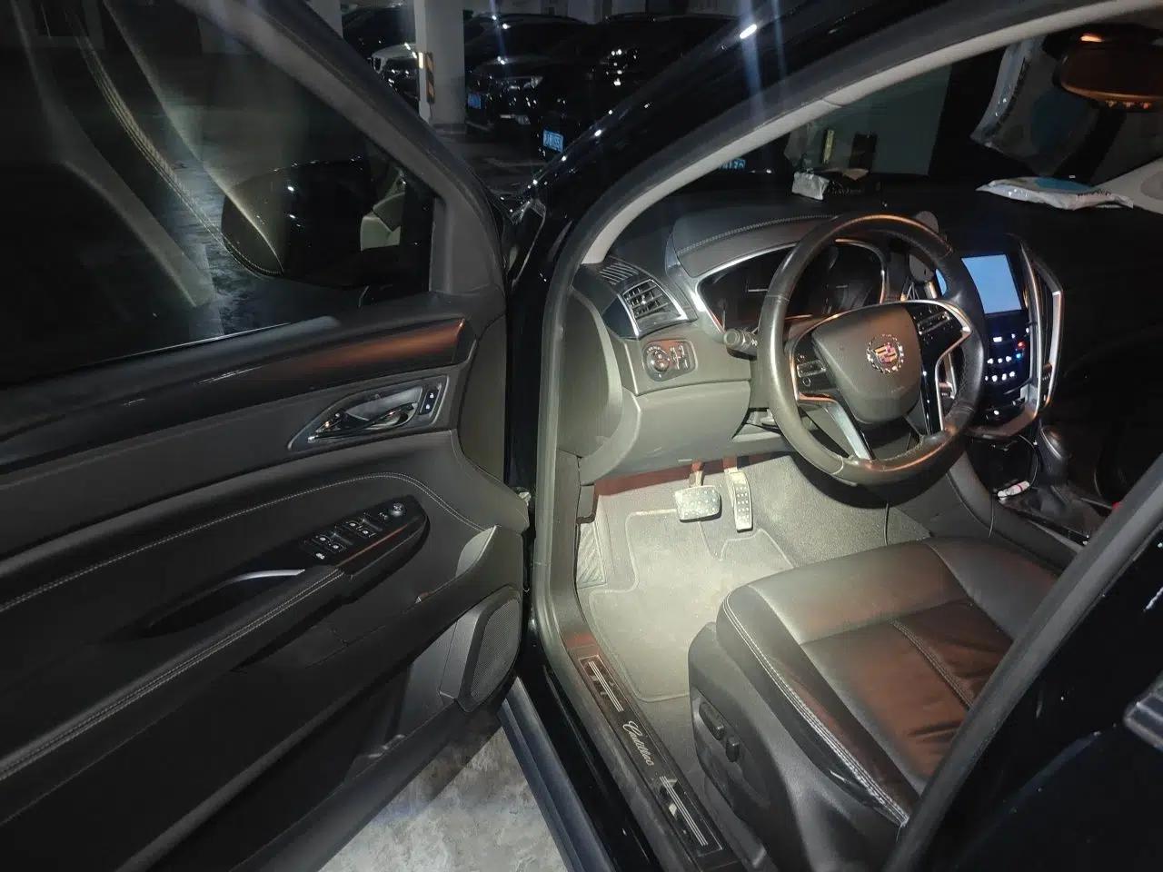 Cadillac SRX 2015 3.0L Comfort Version — миниатюра 19