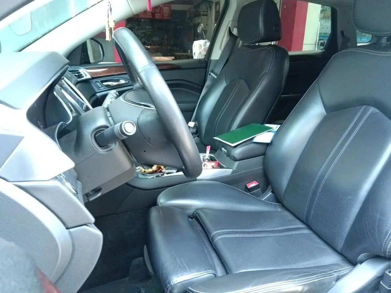 Cadillac SRX 2015 3.0L Elite Model — миниатюра 16