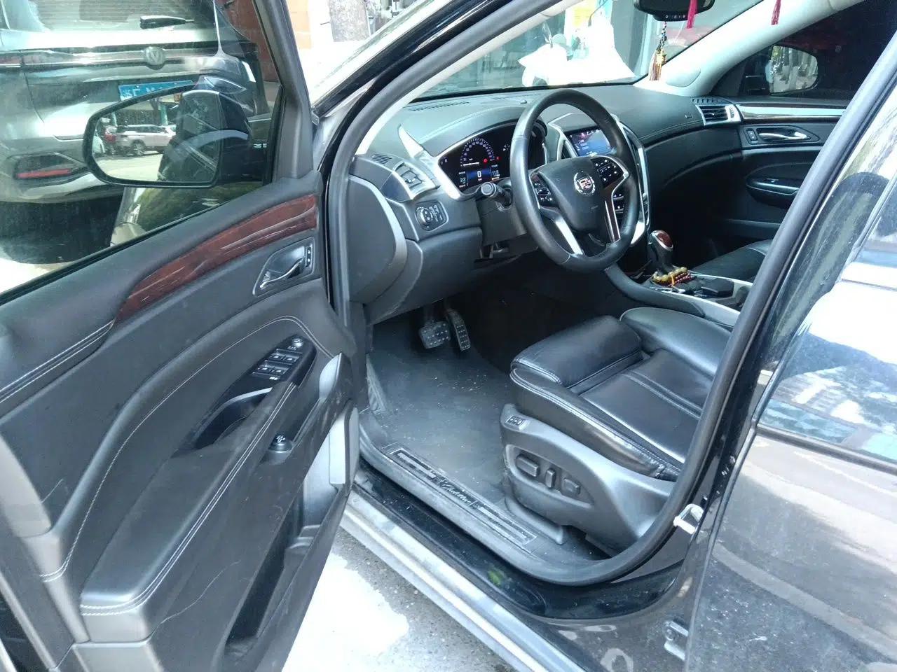 Cadillac SRX 2015 3.0L Elite Model — миниатюра 17