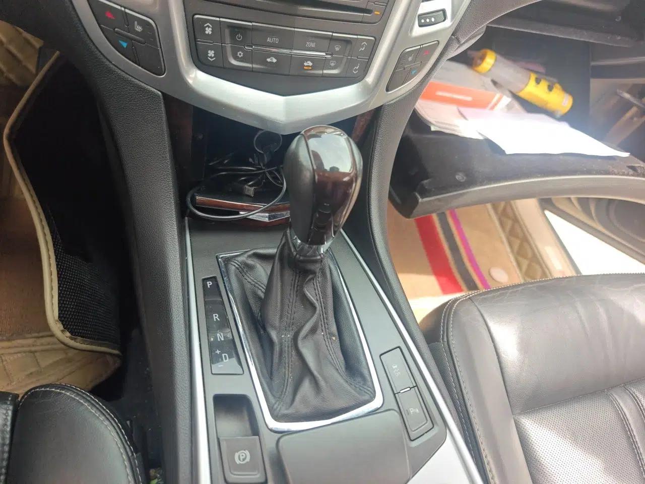 Cadillac SRX 2012 3.0L Elite Edition — миниатюра 15