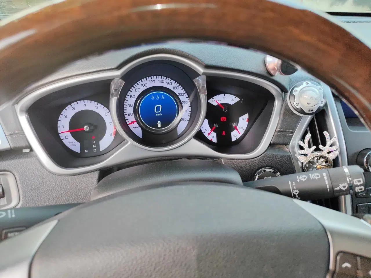 Cadillac SRX 2011 3.0L Flagship Edition — миниатюра 12