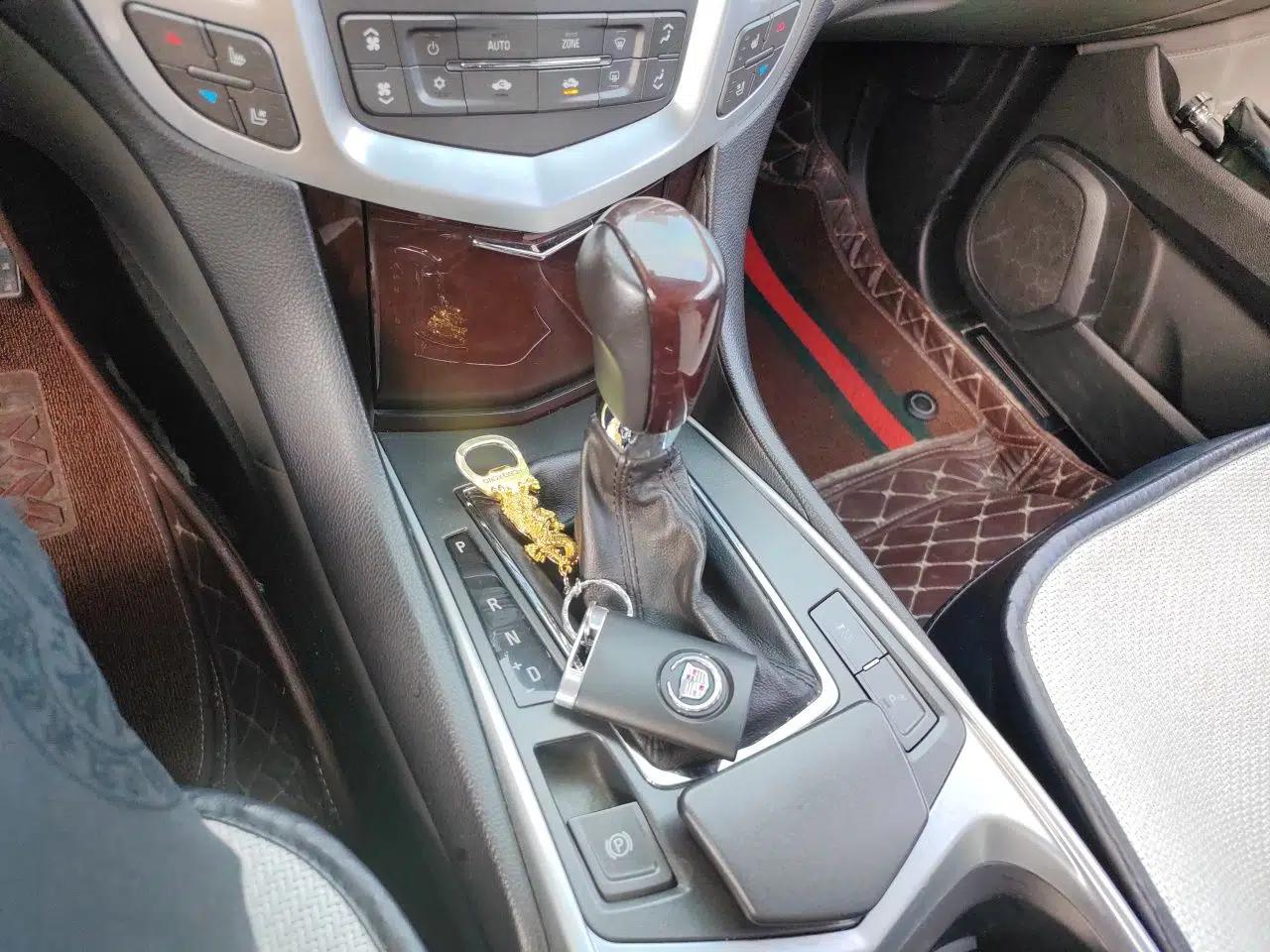 Cadillac SRX 2011 3.0L Flagship Edition — миниатюра 15